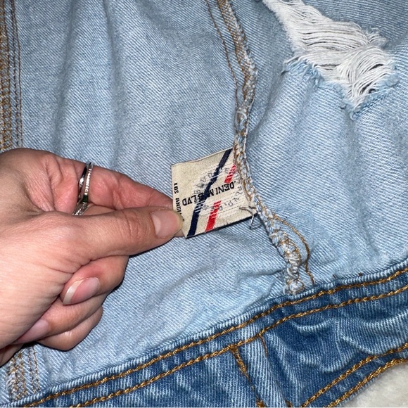 Denim Blvd Los Angeles Distressed “H” Graphic Jean Jacket Size Small - Picture 7 of 9